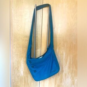 Ogio canvas padded tablet bag (teal-blue color), in good used condition